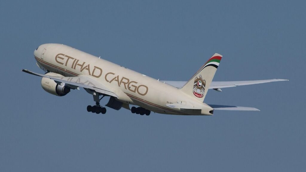 Etihad Airways |Image by WikimediaImages from Pixabay