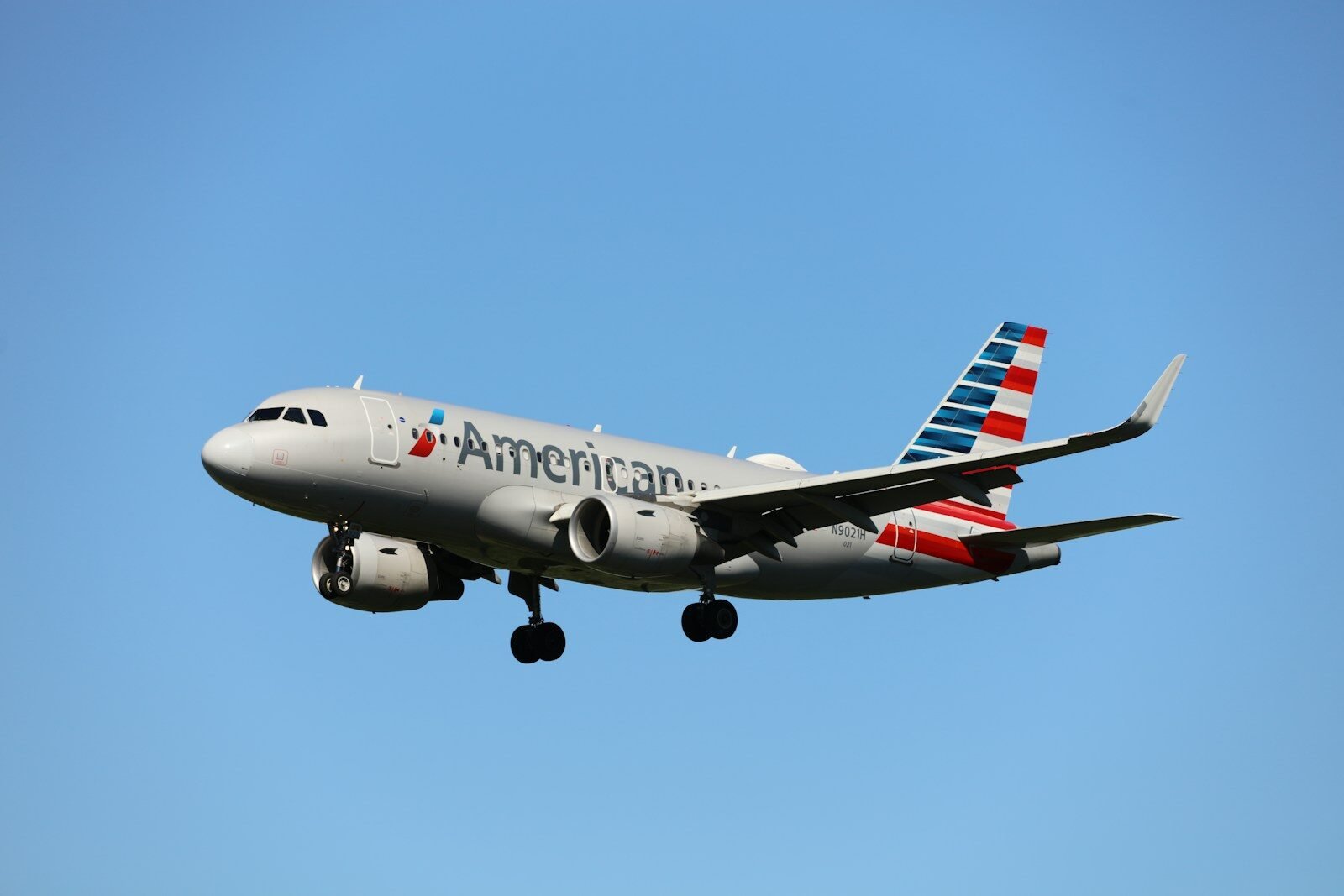American Airlines Hits $341 Million Fuel Spike: Q1 Losses Deepen Despite Record Revenue